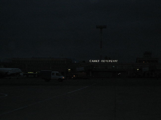 夜の　”サンクトペテルブルク空港”<br /><br />ＪＡＬ直行便にて帰国の途に・・・