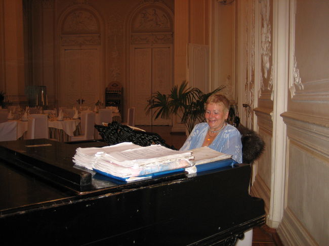 ニコライ宮殿でのディナーショウ