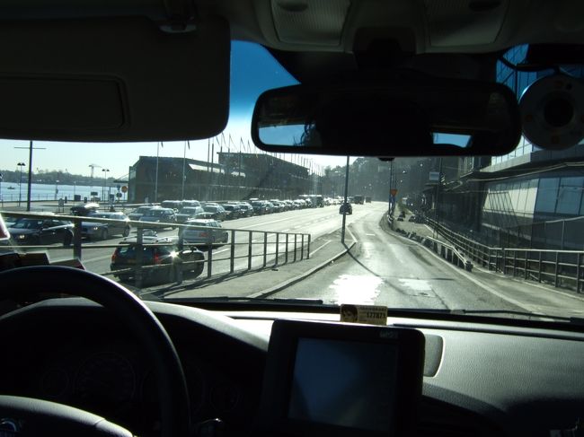 新市街から旧市街を抜けてスルッセン側へ。<br />ようやく、正しい方向に向かい始めました。<br />（ヨカッタ！）<br />