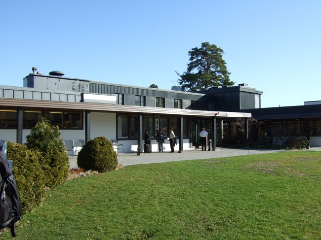 会議施設に着きました。<br /><br />話に伺ってたとおり、自然の中の施設です