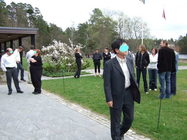 休憩ではアリマセン！（笑）<br /><br />会議中に突然火災報知器が鳴り出して、みなさん、退避してる所です。<br /><br />どうせ誤報でしょ？と日本人は、部屋に残ろうとしましたが、<br />他国の方は、皆さん、真剣に逃げるのですよね。<br /><br />危機管理がしっかりしてるのでしょうか？<br />ちょっと反省した瞬間です。<br /><br />