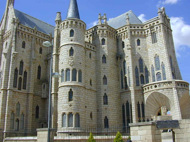 やはり、ガウディの作なのでしょうかね？