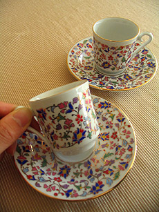 トルココーヒー用のカップ、小さいサイズでデミカップと同じ大きさです。<br />セットで売られていることが多いです。<br />いろいろな柄があって選ぶのが大変。