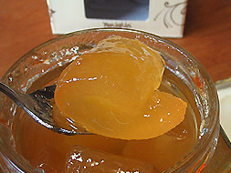 トルコのおみやげでオススメなのはジャム！<br />バラのジャムやチェリー丸ごとジャムも好きだけど<br />私のオススメはyenigun(イェニギュン)の<br />ベルガモットのジャム！おいしい。