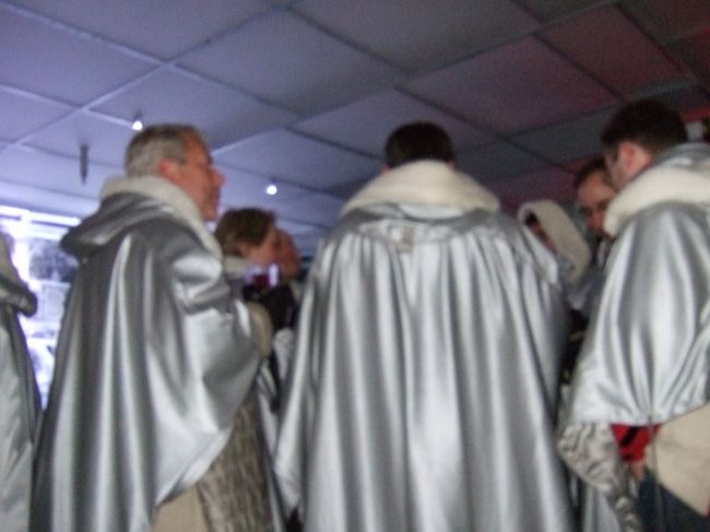 皆さん同じ防寒ポンチョを着ています、<br />何だか怪しい？（笑）<br /><br />（ピントボケててゴメンナサイ）