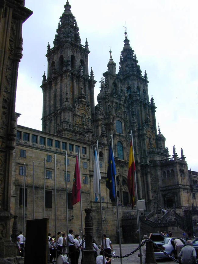 巡礼の目的地だけあって、荘厳な建物です。