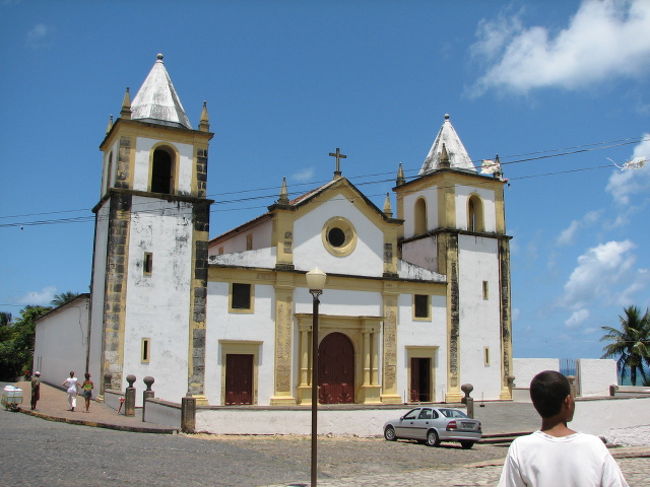 すみません。有名な教会のはずですが、良く覚えていません。<br /><br />右にいる男の子は、この教会の専属ガイド（自称）。何か一生懸命説明してくれるんだけど、こちらはポルトガル語わからない。でも、かなりまじめらしく、一緒に行ったブラジル人の友人はちゃんとガイド料とチップを払っていた。