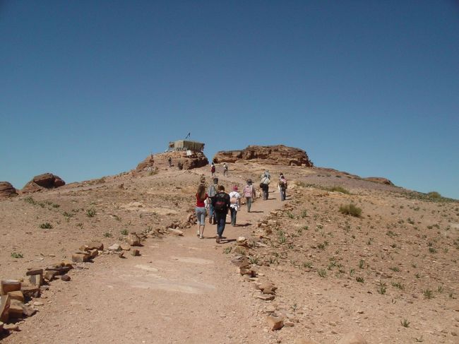 向こうの方に”GOOD VIEW”と書いてあるのが見える。<br />食事も終え、「どんな景色があるのか？」とそこへ向かいました。
