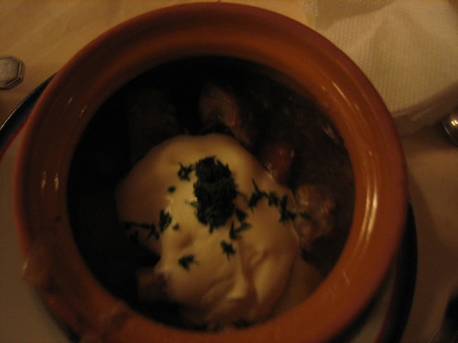 壷焼き：<br /><br />角切り豚肉にサワークリームがかかっていて、お味は微妙・・・