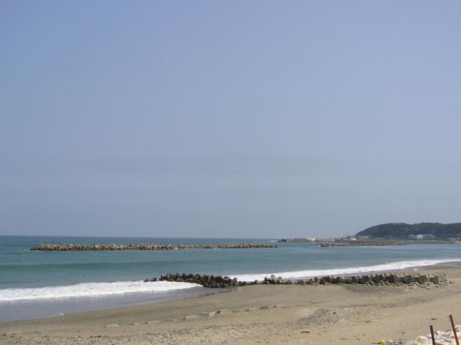 日本帰国中のおまけ?：阿字ヶ浦(茨城県)の海岸。<br /><br />ちょっと遠出して、家族でドライブ♪<br />哀愁漂う、日本の海！<br />潮風が少し肌寒かったです。