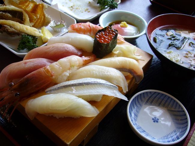 日本帰国中のおまけ?：お鮨♪お鮨♪お鮨♪<br /><br />新鮮なお魚に飢えた私には、感動もののおいしさ。<br />やっぱりお魚は生にかぎる！<br />日本人に生まれて良かった〜(しみじみ)。