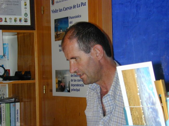 風車の中の売店のおじさんです。