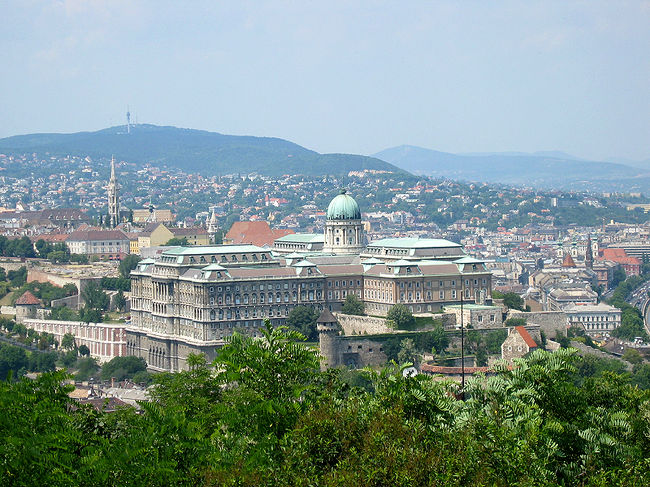 ゲッレールトの丘から見たブダペストの王宮です。13世紀に国王ベーラ4世によって築かれました。