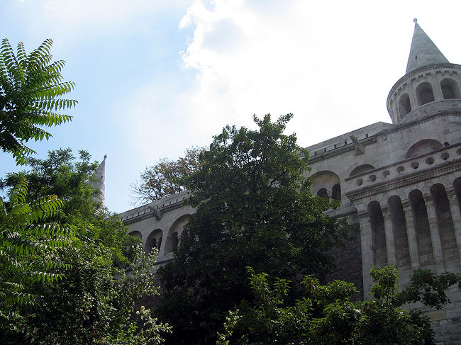 漁夫の砦です。名前の由来は、中世以来ここを漁師が守っていたとか、ここに魚市場があったなど、いろいろな説があります。