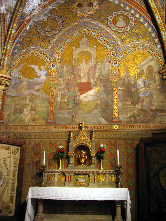 聖ラースローのためにつくられた礼拝堂です。彼はイシュトヴァーンの死後におこった後継者争いによる混乱を鎮めた国王です。