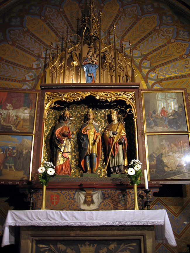 国王イシュトヴァーンの子イムレを祭った祭壇です。彼が若干24歳で亡くなったため、イシュトヴァーンの死後、後継者争いがおこってしまいました。