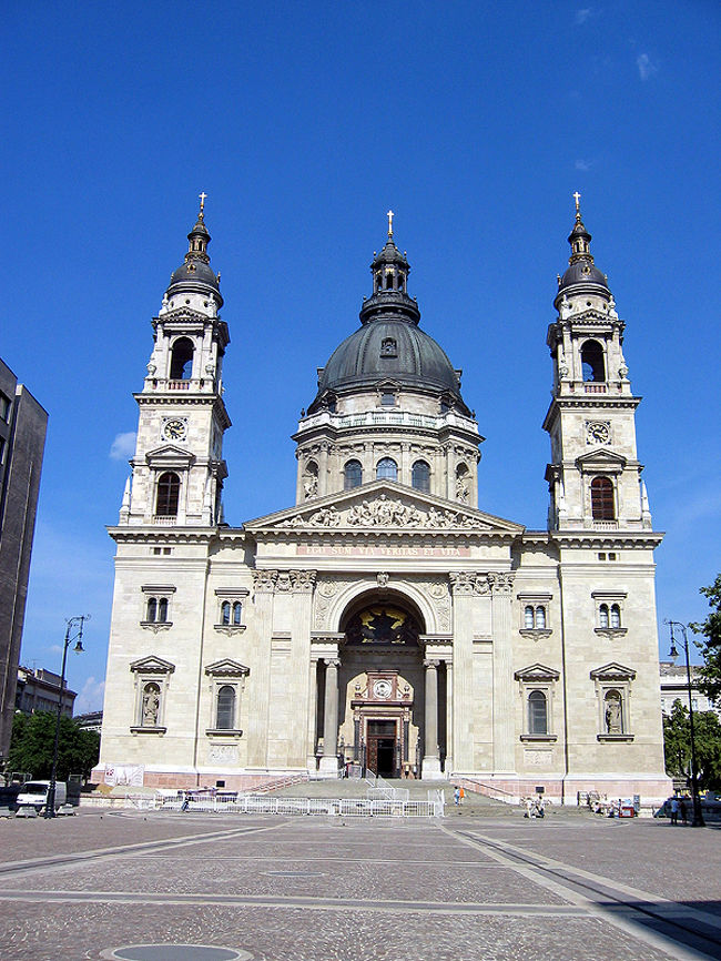 国王イシュトヴァーンに捧げるためにつくられたイシュトヴァーン大聖堂です。ハンガリー王国の建国1000年を記念して建設されました。