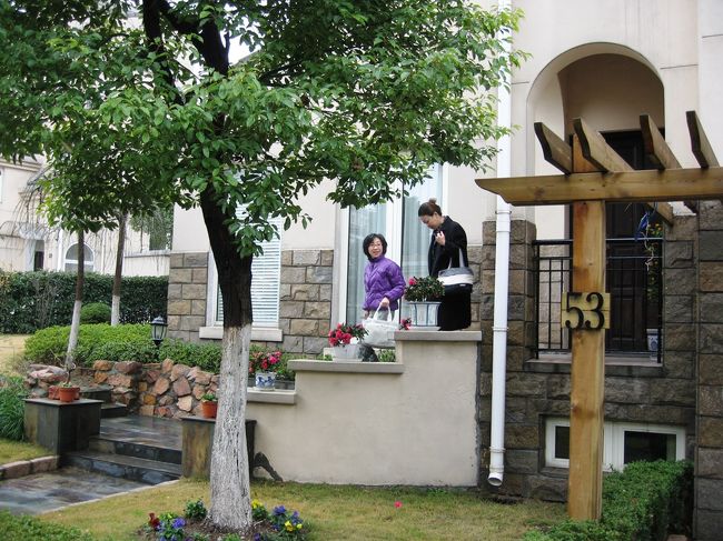 翌朝の外出です。相変わらず曇り空でしたが、雨は降っていませんでした。この日も、Enちゃん運転の自家用車で出掛けることになりました。