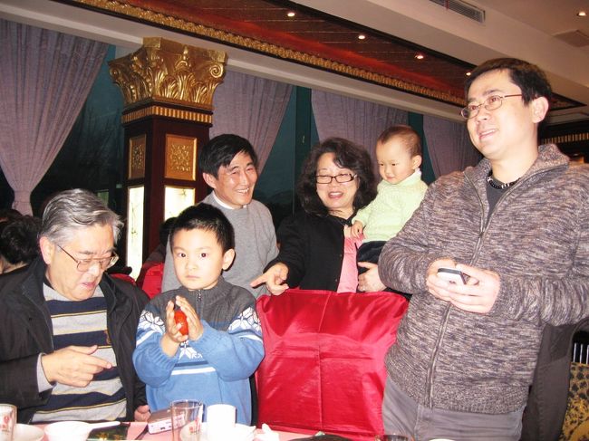 右端がPiさんです。昨年10月の山西省旅行の折に、上海で１泊した時にもジャズバーでお会いしました。英語も日本語も達人です。