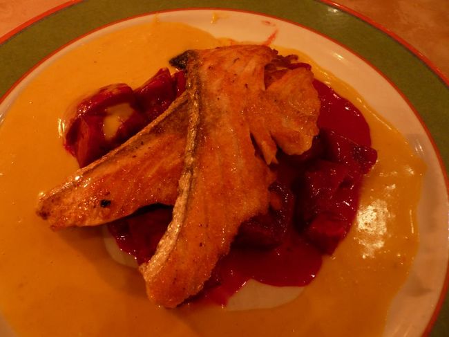 Aleksanterinkatu通りのRaffaelloというレストランでフィンランド・ビールと北欧のサーモン料理を食べた。 