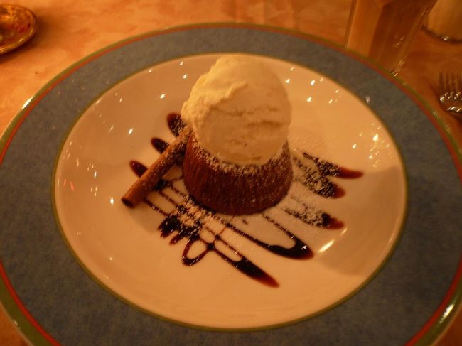 デザートにチョコレートケーキを。 