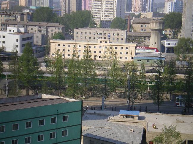 ○4日目<br />朝食後、時間があったので部屋に戻る。平壌駅方面を撮影。