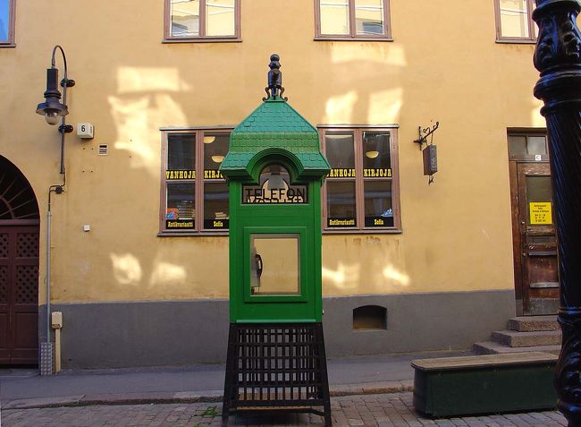 何かと思ったら、公衆電話ボックスでした。