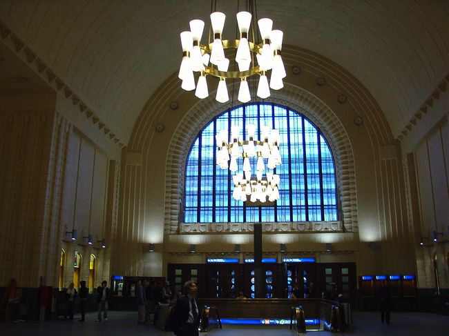 中は天井も高く、なかなか素敵なデザインでした。