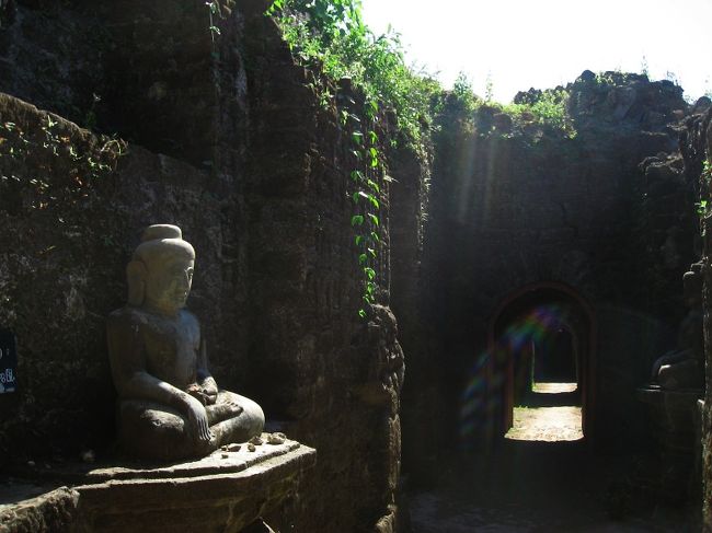 屋根の崩落している場所も、それとして美しい。<br /><br /><br />"寂(さび)"ではなく<br />"待つ"美しさ