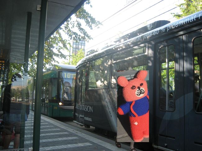 トラムに乗って、フリーマーケットで北欧食器の掘り出し物を探しに行こう。