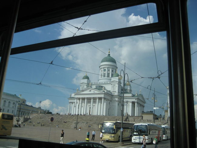 ヘルシンキ大聖堂<br /><br />トラムの車窓から。