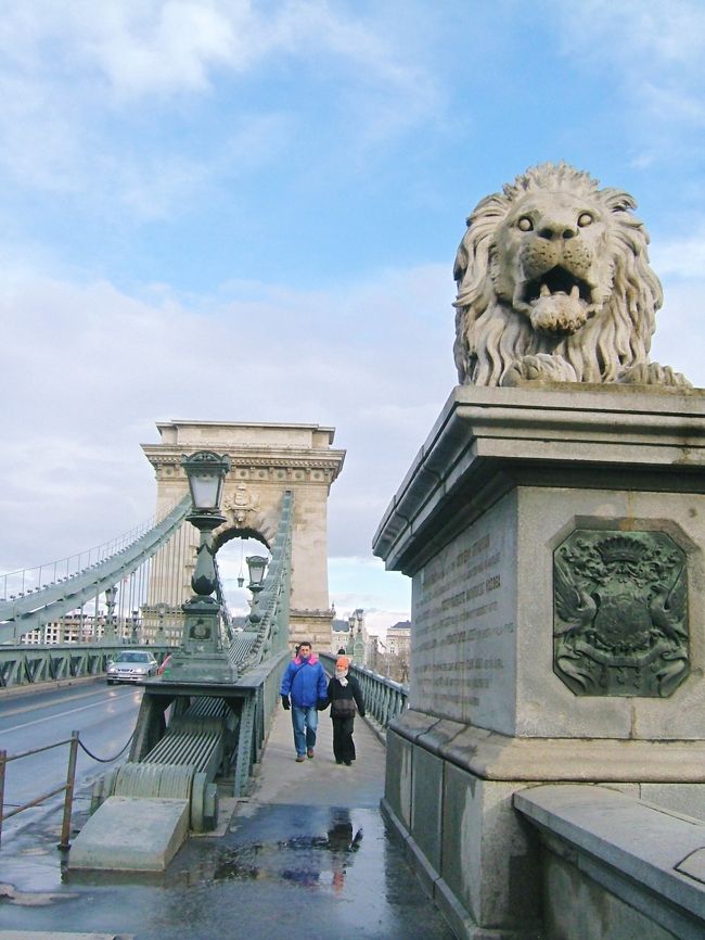 くさり橋も自分の足で渡ってみました。<br />