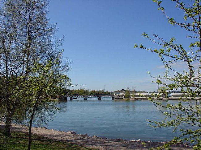 緑が美しい湖畔にあるのがシベリウス公園です。