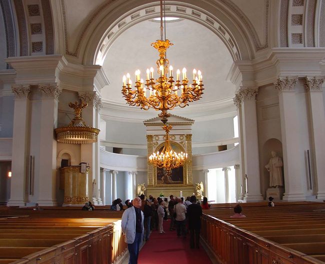 大聖堂の中はとても明るくて、美しい聖堂でした。<br />