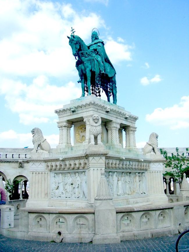 聖イシュトヴァーンの騎馬像