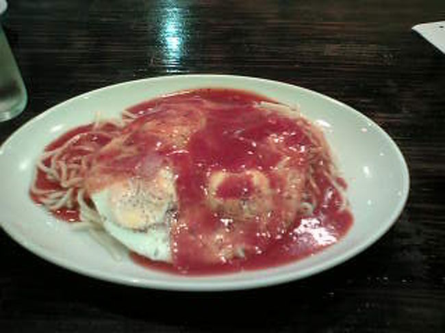 まずはお昼ご飯。<br />名古屋駅近くにあるお店でＢ級グルメ<br />「あんかけスパゲティ（ハム・エッグ）」<br />をいただきました。<br /><br />写真ではわかりにくいかもしれませんが、目玉焼きが３つのっています。<br />パスタはのびのび。<br />味は、辛いよと聞いていたのですが、唐辛子辛いのではなく、胡椒辛いのでした。<br />お店によって味が違うのかな？<br />完食はできませんでした。ごめんなさい。