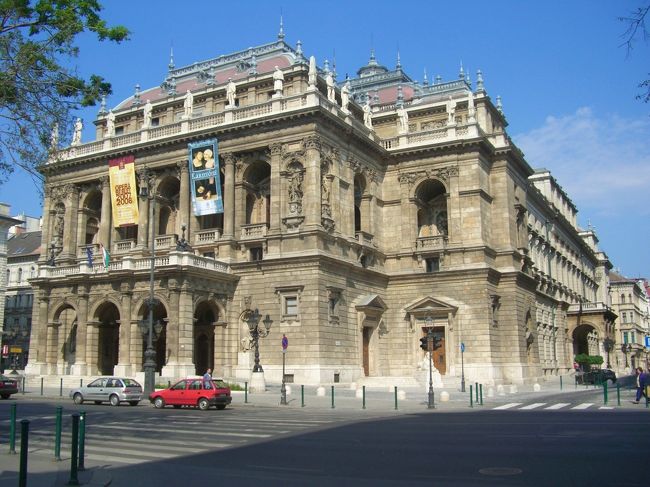 オペラ<br /><br />アンドラーシ通り
