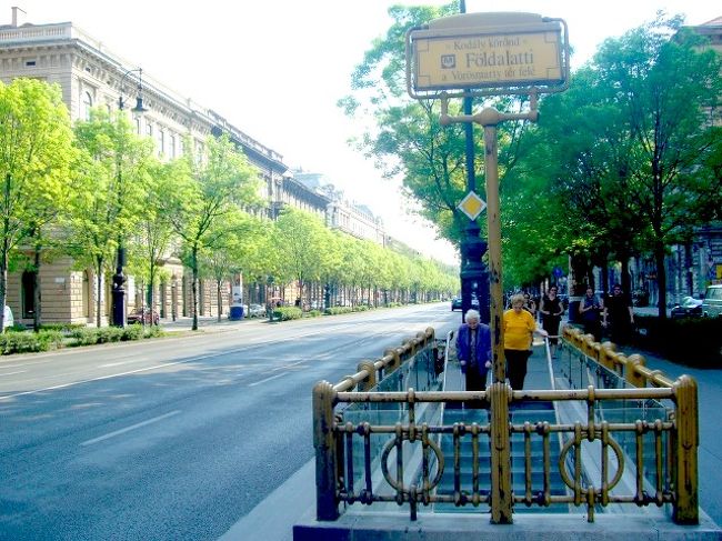 アンドラーシ通りとM１駅