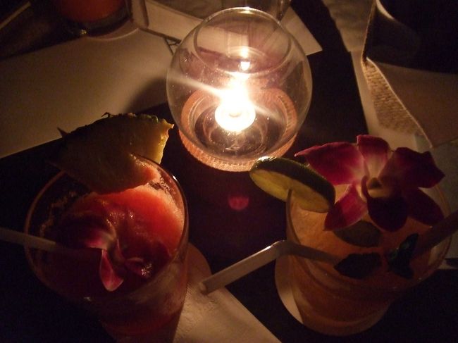 フラを観ながらカクテルをいただきました。