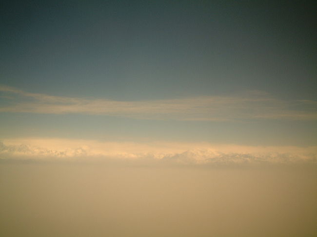 うっすらとヒマラヤが見えます。