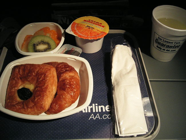 AAの食事。シカゴ→マイアミ→リマ。