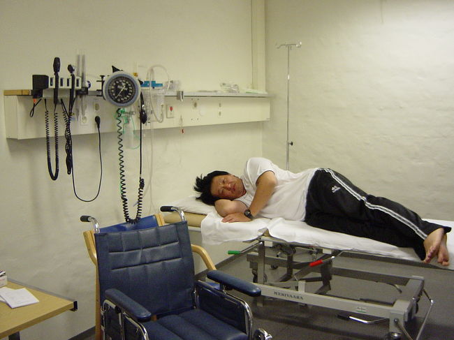 写真を撮ってくれるのはいいんややけど・・・<br />それより痛み止めくれぇーー！！<br />