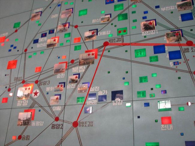 ○4日目<br />3大革命展示館の「重工業館」<br />チョソンの発電所の構成である。青が水力発電です。<br /><br />オトナの「社会見学」という感じでしょうか。