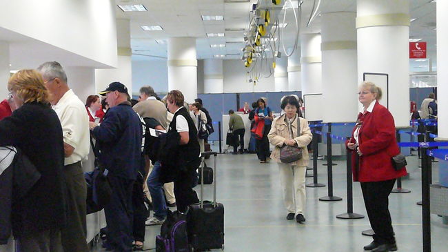 やっとチェックインカウンターへ向かいます。