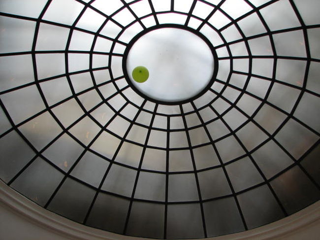 レセプションの天井。<br />お世話になりました♪<br />ロケーション、部屋の感じ、朝食、ホテルマンの感じともに満足のホテルだった。<br />