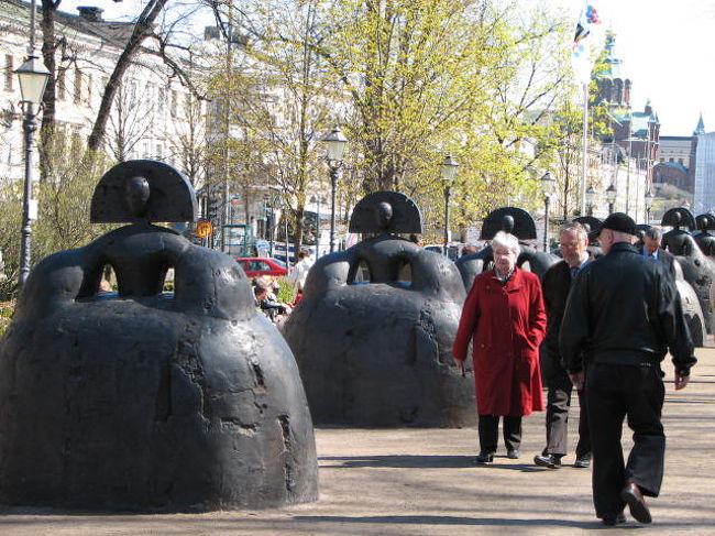 エスプラナーディに並ぶモニュメント。<br />アルテックの店員によると結構新しいものらしい。