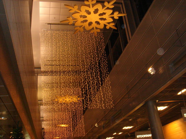 23：00頃、バンター空港に無事到着。入国手続きを終わらせ、荷物を取りに行きました。今回は、無事トランクが届きました。<br /><br />今夜の宿は、バンター空港近くのRAMADA AIRPORTに泊まります。無料のシャトルバスがあるそうなのですが、良く分かりません。レンタカーの手続きをするカウンターに人がいたので聞いてみると、親切に教えて頂きました。<br /><br />RAMADA AIRPORTに到着。チェックインをして今日は就寝。