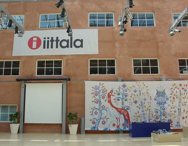 アラビアはイッタラと呼ばれるおしゃれなラインや、<br />ガラス製品、キッチン用品などのラインもあって、トータルでコーディネートできるようになっていました。