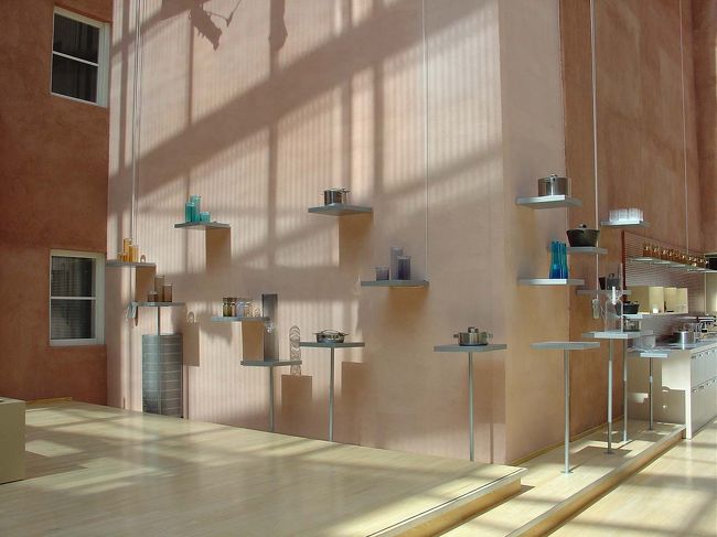 壁際のコーナーも素敵に製品がアレンジして陳列してありました。