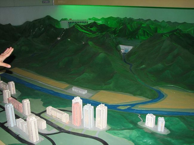 ○4日目<br />三大革命展示館の「重工業館」の展示物をお楽しみください。